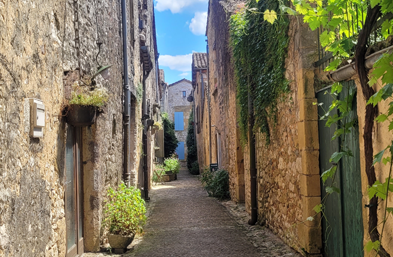 balade dans les ruelles médiévales de Monpazier